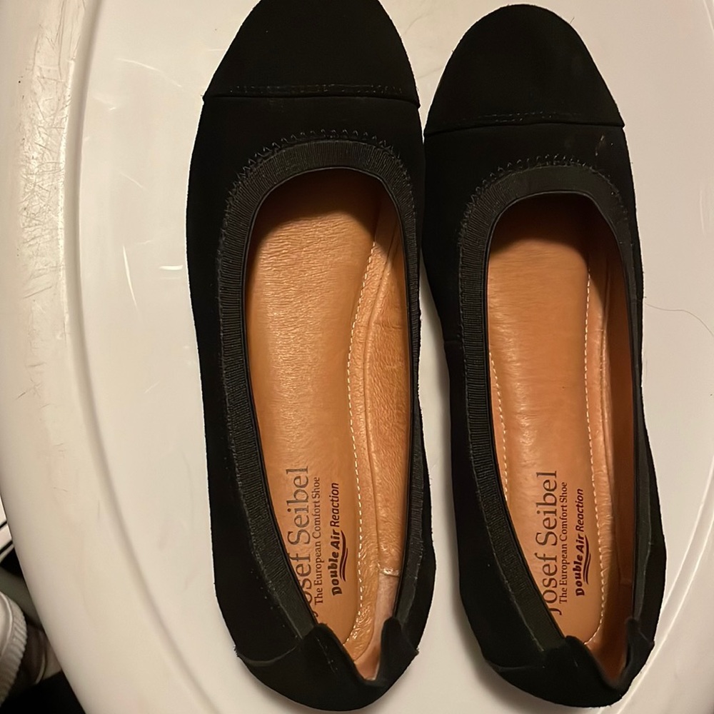 Sz 37/ black flat worn once